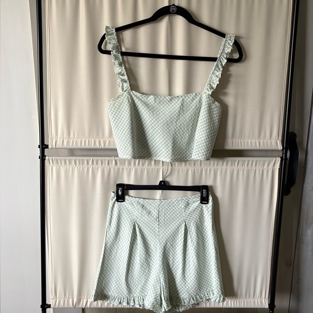 Pretty Little Thing 2-Piece Matching Top & Shorts